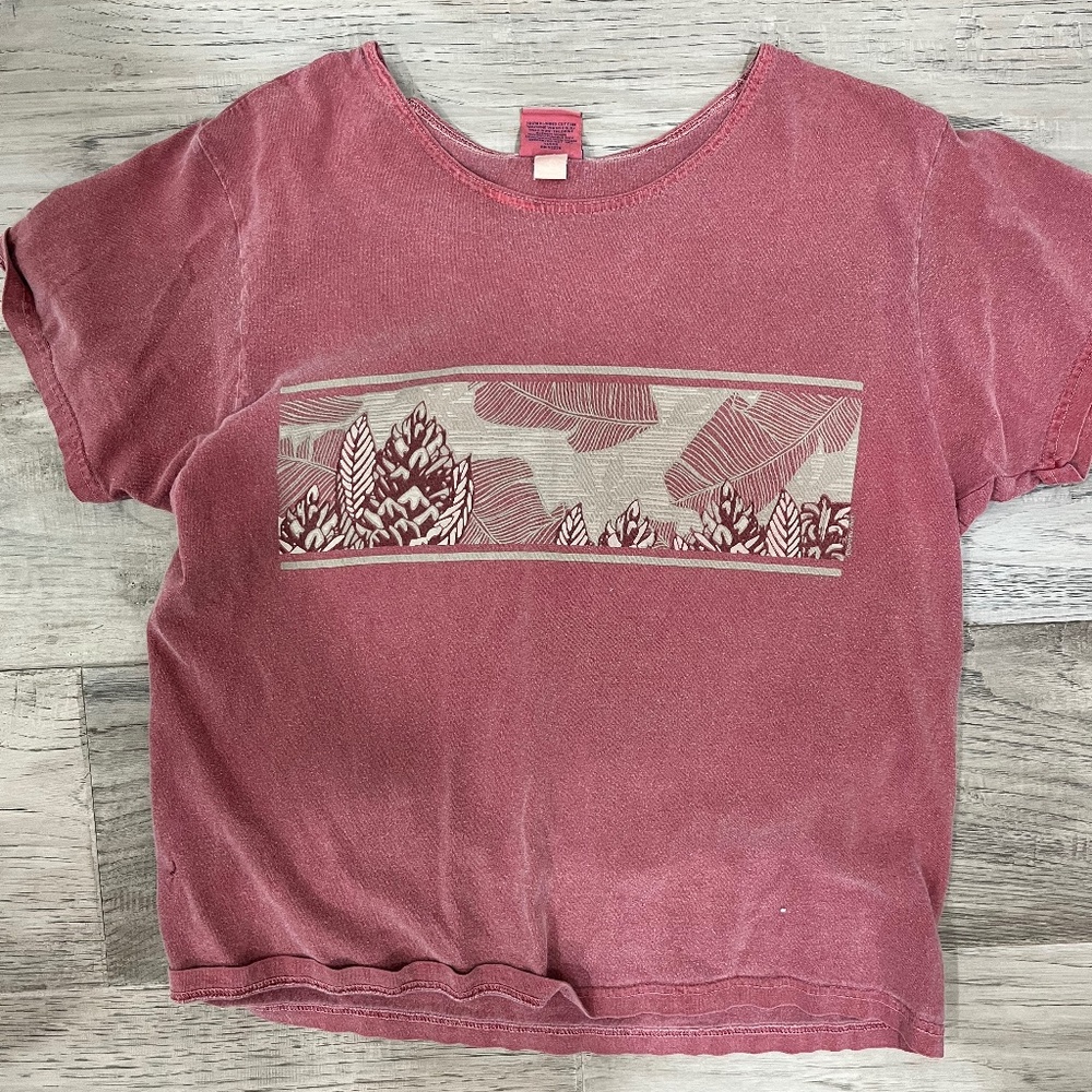 Super cute cropped crazy shirt Hawaiian mauve pink preppy tee beach floral